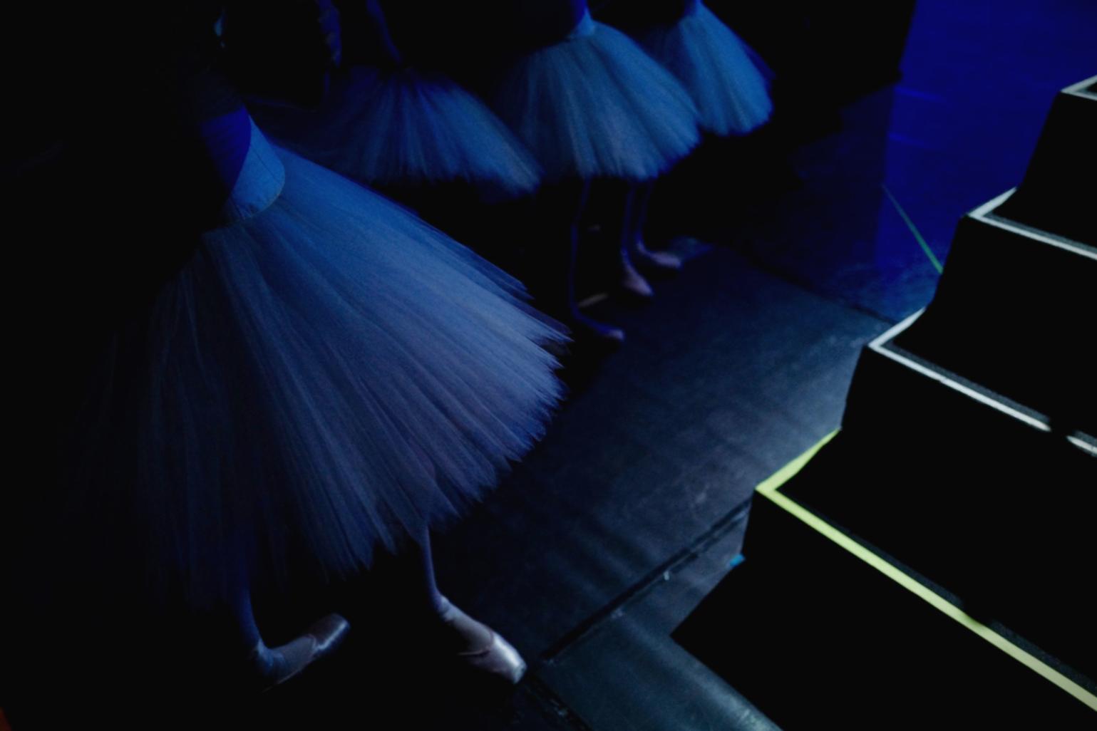 Sessione di coreografia in studio con ballerini in movimento