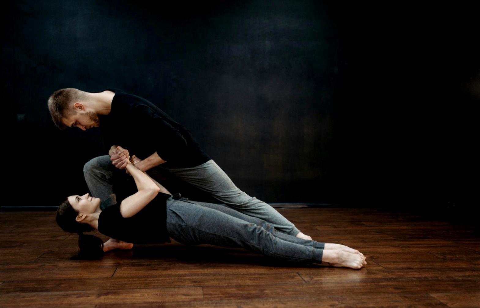 Momento di prova coreografica con indicazioni al gruppo