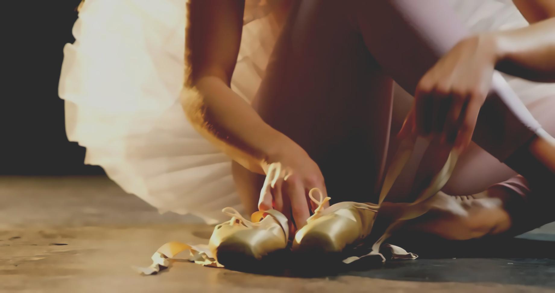 Dettaglio di movimenti sincronizzati durante le prove